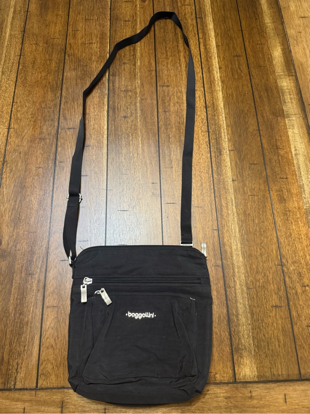 Baggallini Black Crossbody Organizer purse